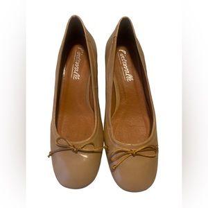 L’intervalles ballet core ballet block heel pump tan nude with bow. SIZE 8.5